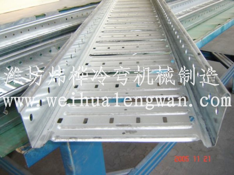 電纜橋架自動折彎成型機(jī)